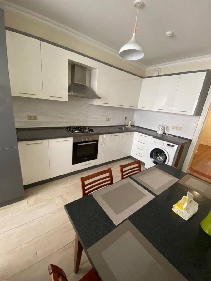 Appartement Avec 2 Chambres En Centre Ville تشيسيناو المظهر الخارجي الصورة